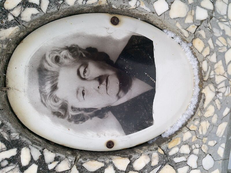 Устинова